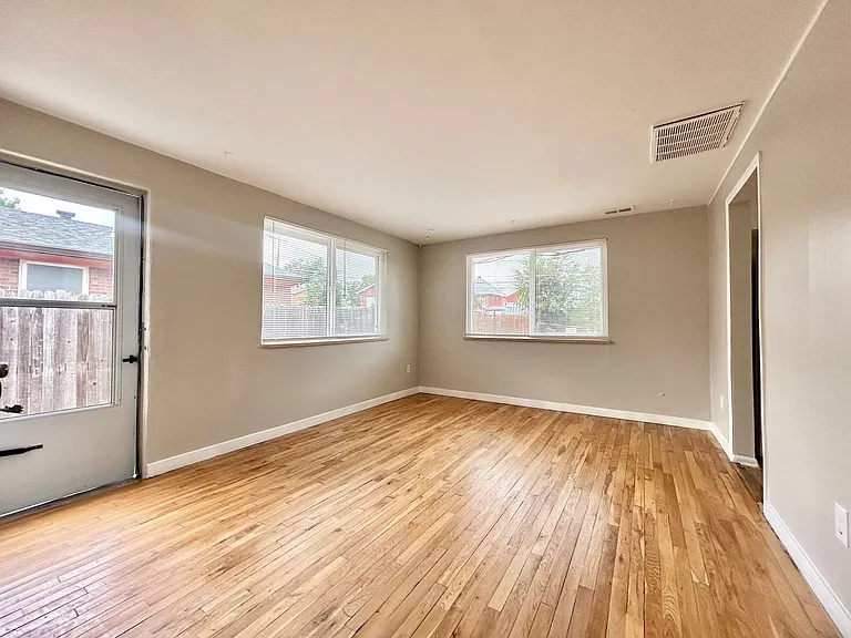 3825 S King Street — Photo 5
