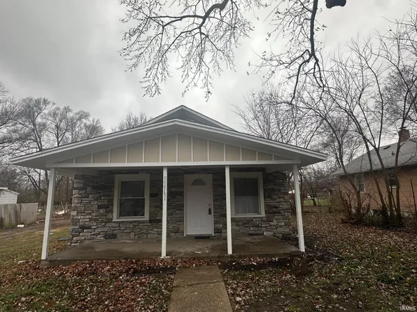 55561 Meadowview Ave, South Bend, IN 46628