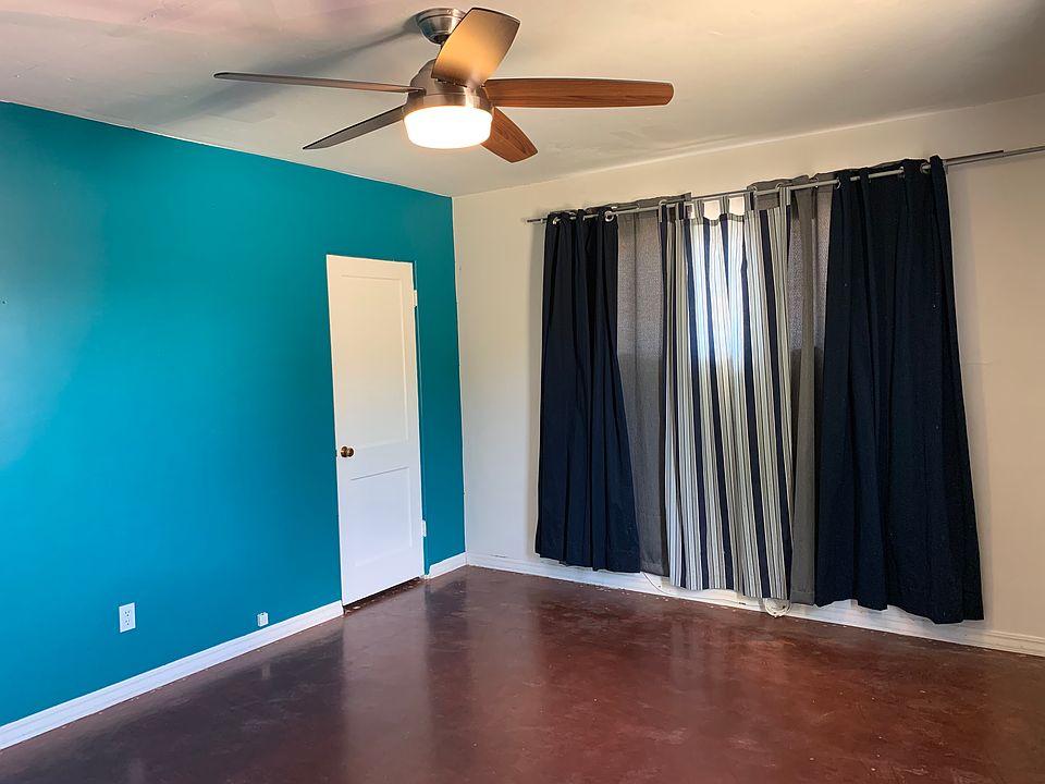 2nd image of 1915 E Coronado Rd
