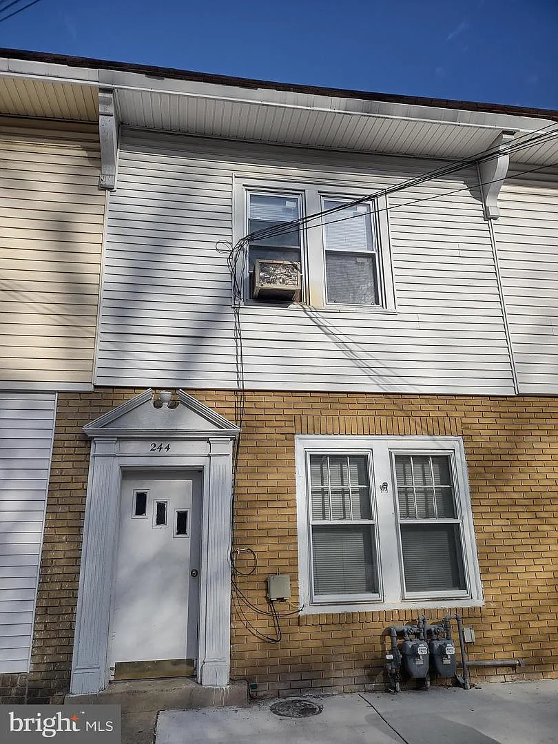 244 S Fairview Ave photo 1