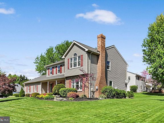 3rd image of 30 Edgewood Dr