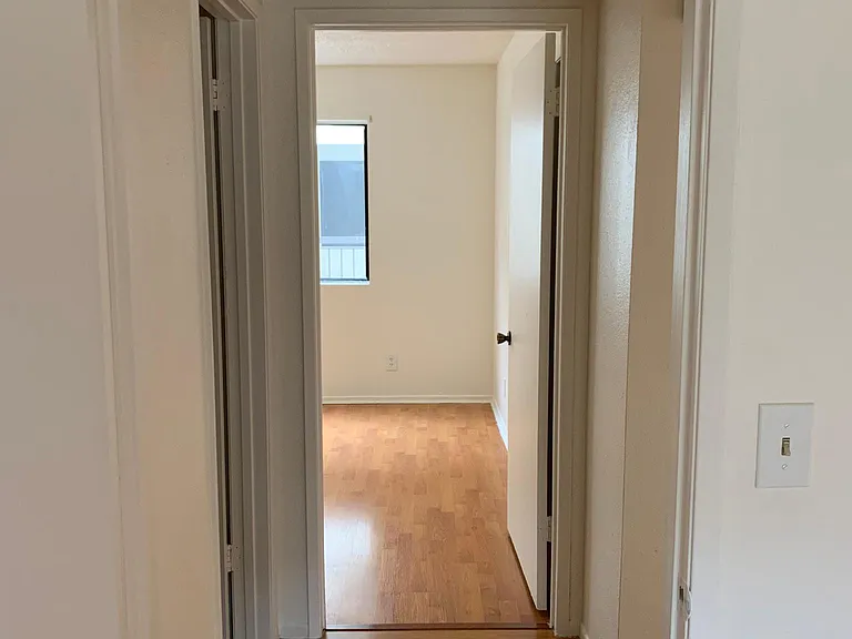 814 E Windsor Rd #107 — Photo 14