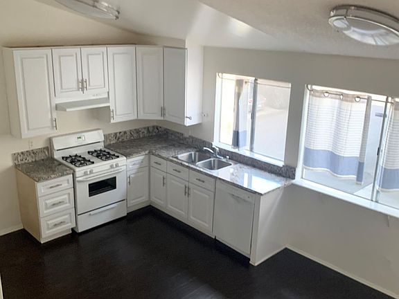 5th image of 18631 Collins St APT 12