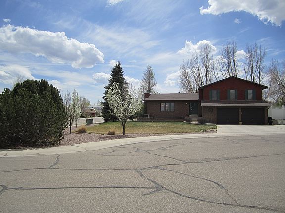 Corner lot w/ landscaping