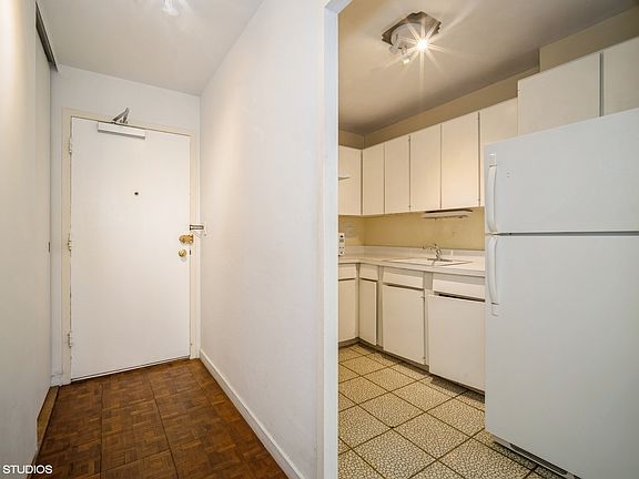 4th image of 850 N Dewitt Pl APT 8C