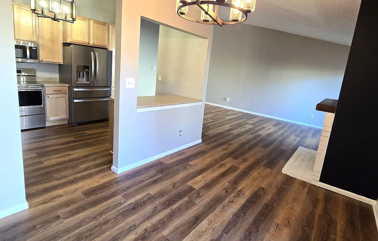 3 Bedroom, 2 Bathroom, Home With A 2 Car Garage For Rent In Indian Hills — Photo 2