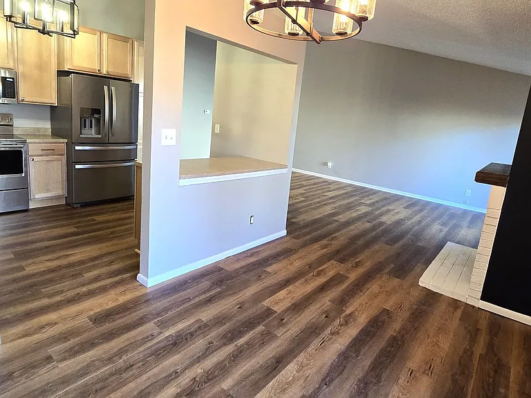 1005 Santee Dr — Photo 2