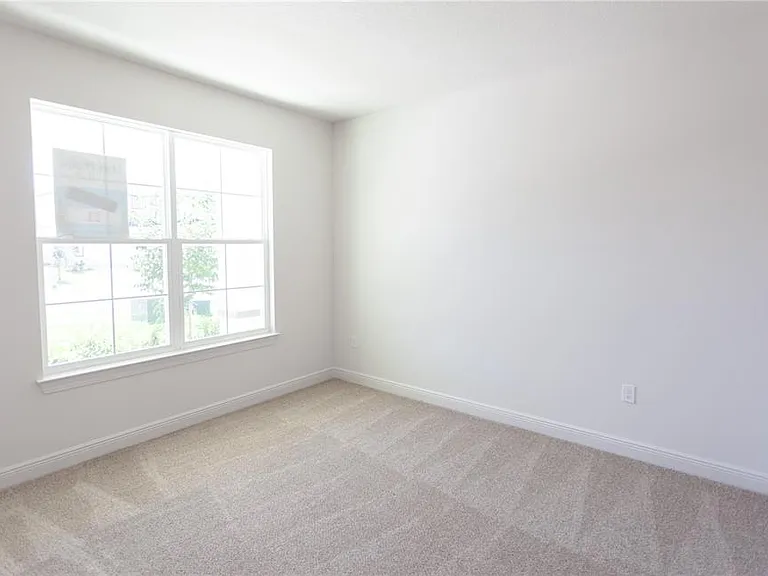 820 Lowood Ct — Photo 4