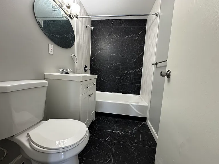 30 Gillette St #F5 — Photo 6