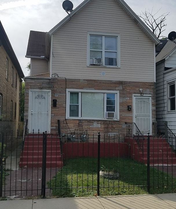 2nd image of 51 E 100th St