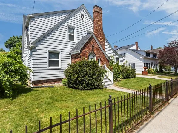 41 Esmond St, Smithfield, RI 02917