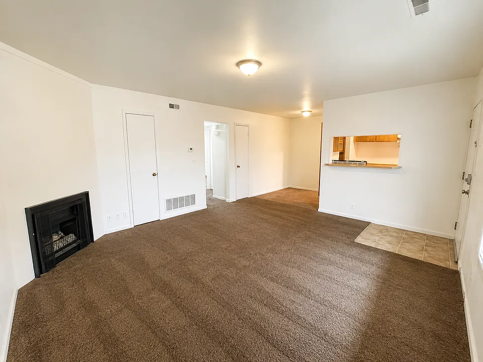 4371 / 4365 S Fairbourne Ave