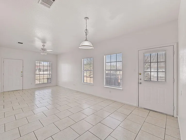 2302 S Bagdad Rd #A — Photo 7