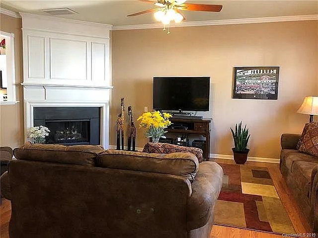 3024 Mannington Dr — Photo 7