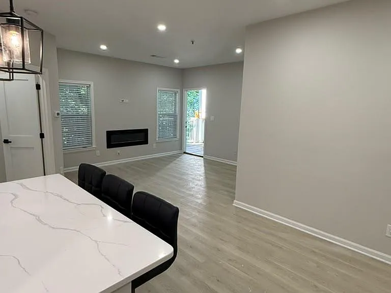 1716 Lake Shore Crest Dr #22 — Photo 3
