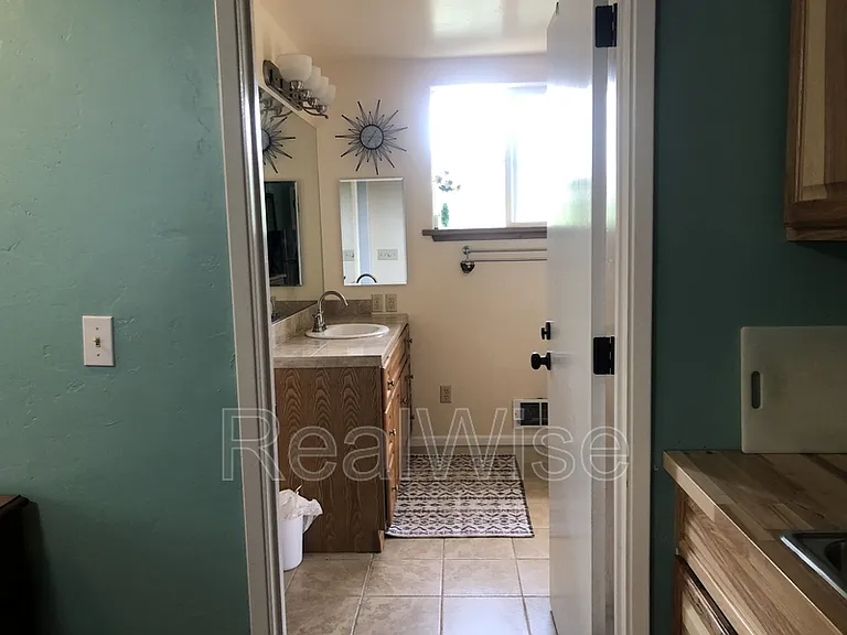 602 Schroeder Ln #B — Photo 8
