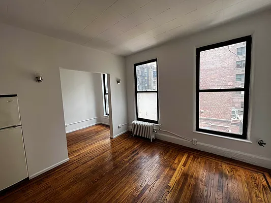 Rented by Salon Realty Corp | media 4