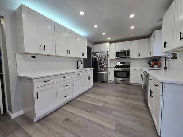 407 Rose Ct, Lakewood, NJ 08701