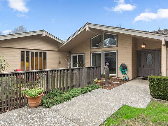 4th image of 44598 Country Club Dr