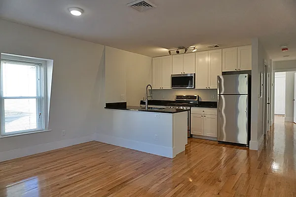 4 Osgood St #3A — Photo 1