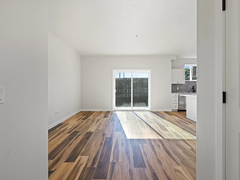 Bonneville Apartments — Photo 12