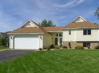 205 Shamrock Dr, Saint Paul, MN 55115