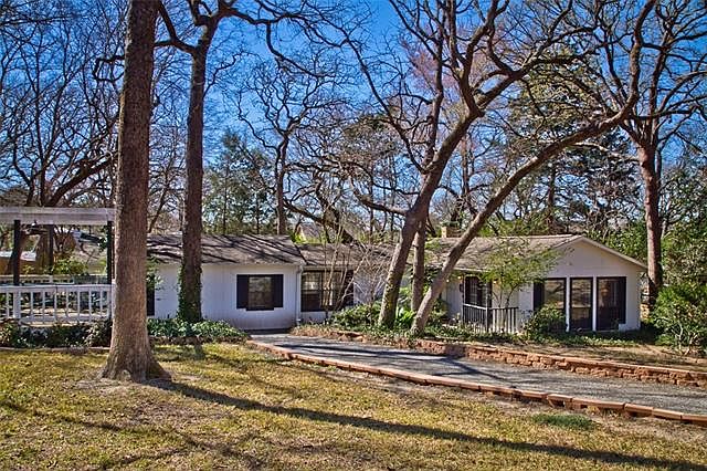 1st image of 520 Woodside Dr