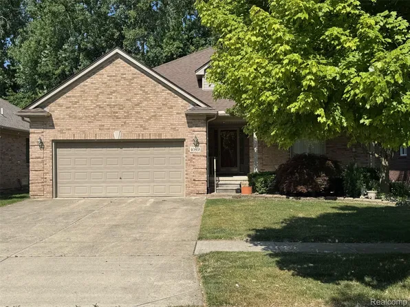 40865 Long Horn Dr, Sterling Heights, MI 48313