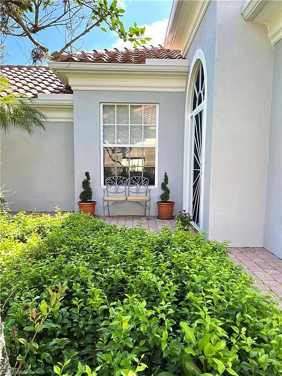 3 bed, 2.0 bath, 1983 sqft, $4,500 — Photo 4