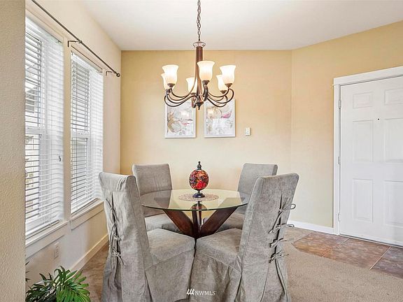 4th image of 22621 NE Alder Crest Dr Unit 201