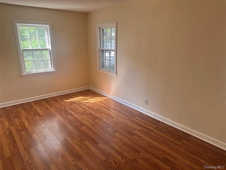 27 Keogh Ln — Photo 8