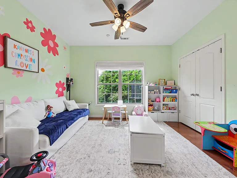1147 Looking Glass Ln — Photo 11