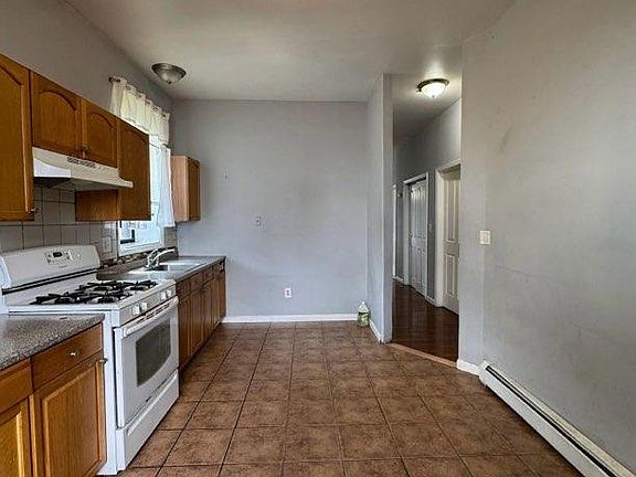 2nd image of 136-138 S 7th St #2R