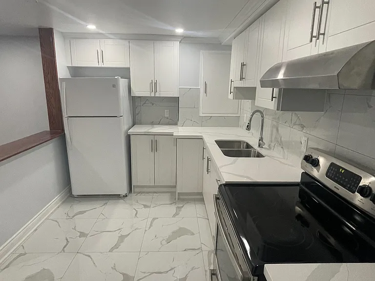 358 Kingsbridge Garden Cir #BASEMENT — Photo 8