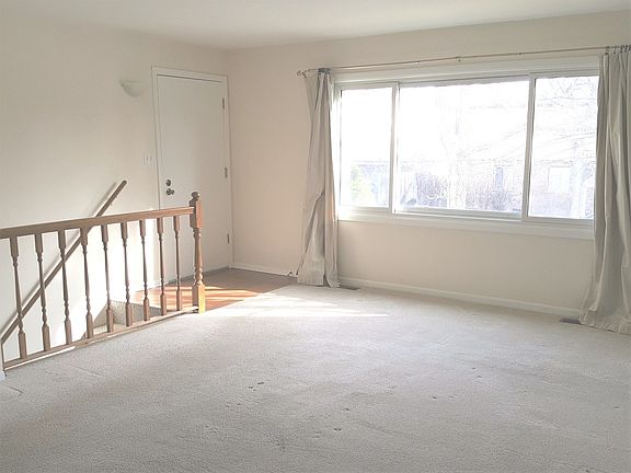 3rd image of 16774 Hillside Pl