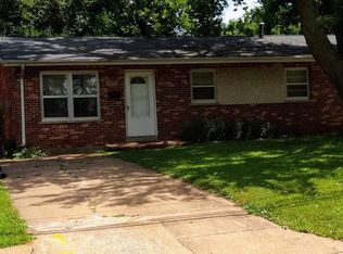 4032 Wright Ave, Saint Ann, MO