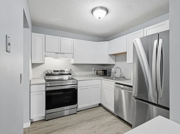 1871 Silver Bell Rd APT 107, Eagan, MN 55122
