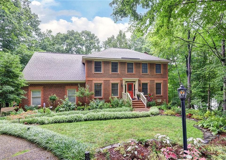1st image of 104 Tudor Dr