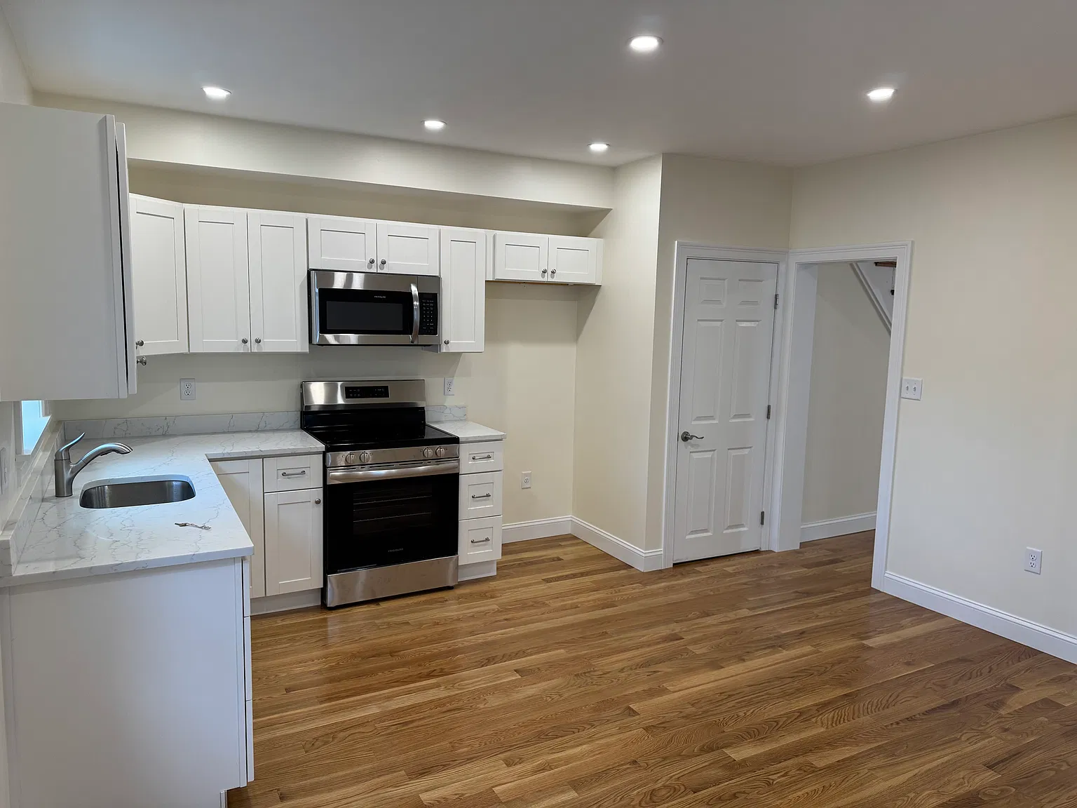 3 bed, $3,900 — Photo 2