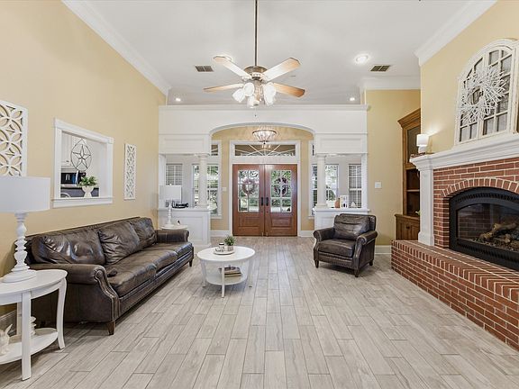 4th image of 210 Martinek Ln