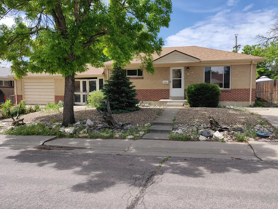 1300 Mariposa Dr