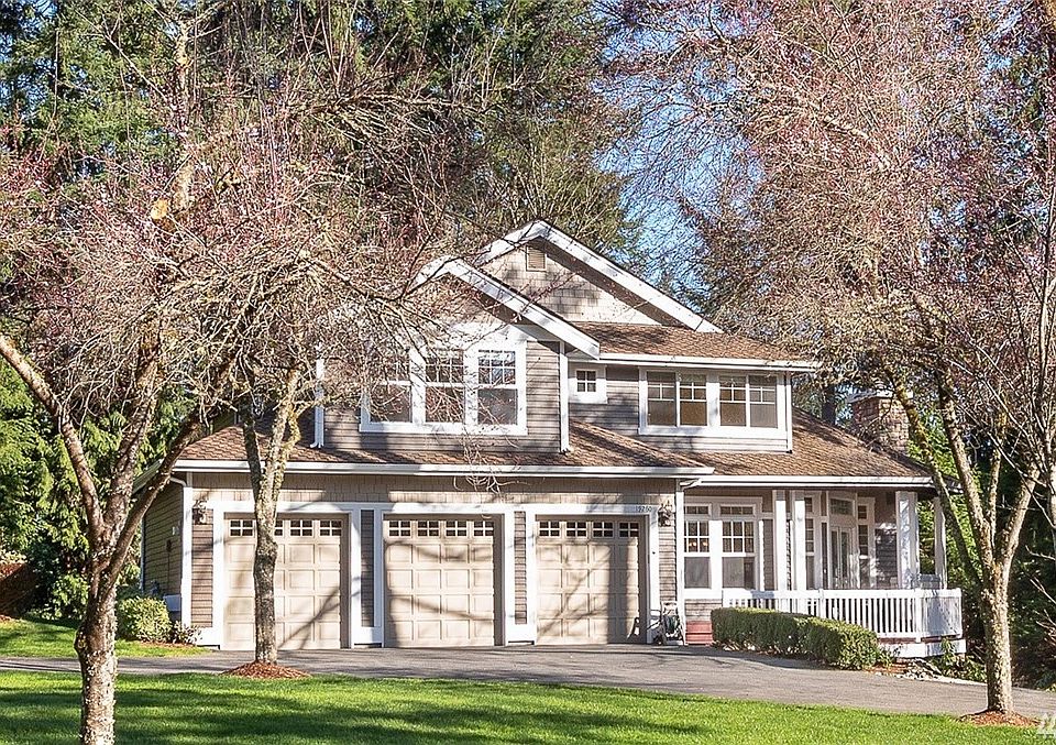 Classic tradition home on a sunny horse acre lot towards the end of a long, level cul-de-sac...