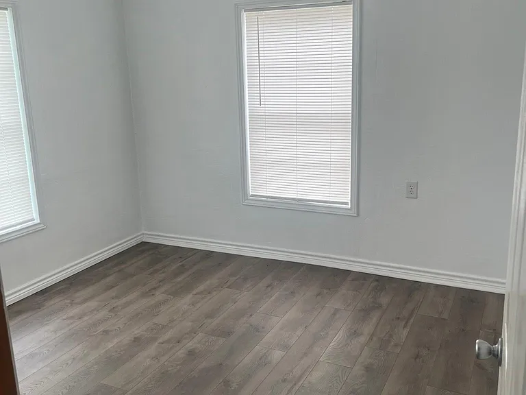 776 N Graham St — Photo 12