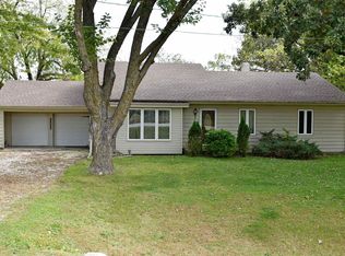 1832 Cedar View Rd, Charles City, IA 50616