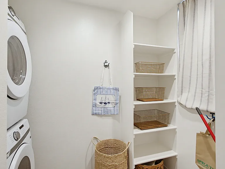 2528 Delphinium Ln — Photo 31
