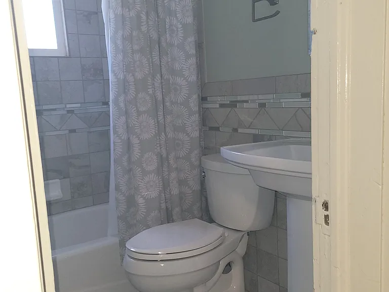 1549 Idaho Ave #3 — Photo 11