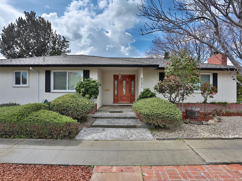 1st image of 2531 Cherry Ave