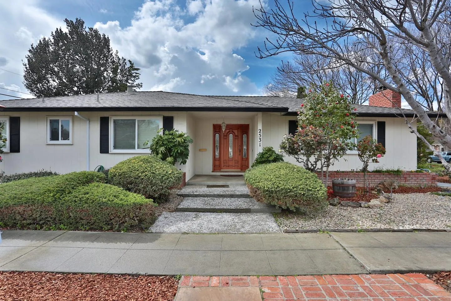 2531 Cherry Ave photo 1