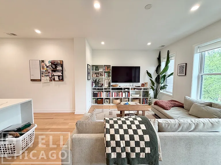 969 W 18th St #1 — Photo 4