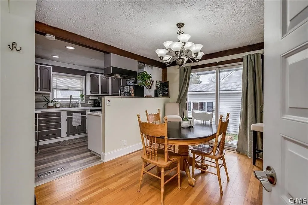 3 bed, 1.5 bath, 1539 sqft, $1,750 — Photo 3